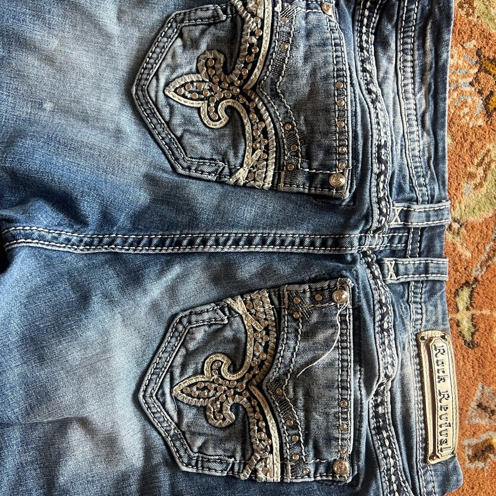 Rock Revival easy straight leg size 32 with Silver Accents